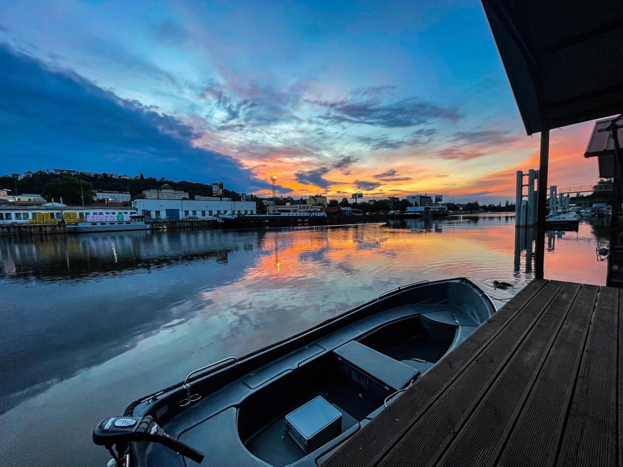 فندق Houseboat Benjamin - Houseboats Benjamin & Franklin براغ المظهر الخارجي الصورة